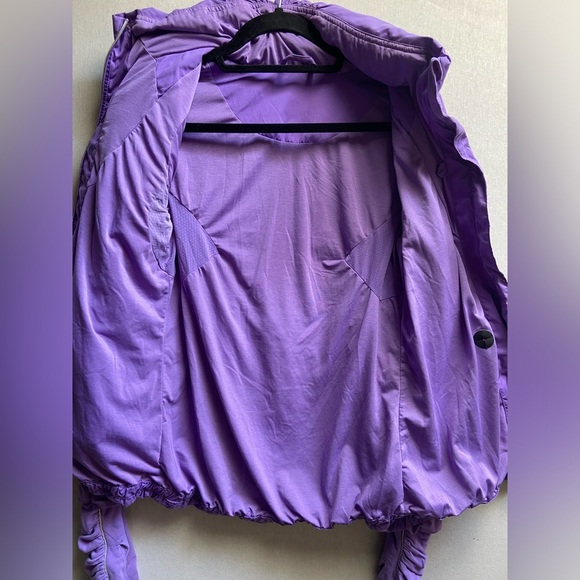 Lululemon Athletica Purple Run Hustle Wind Breaker Rain Hooded Jacket  Size 4 - Picture 4 of 11